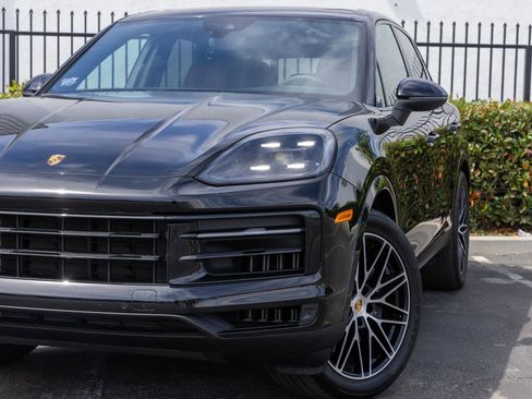 Used 2024 Porsche Cayenne image 19
