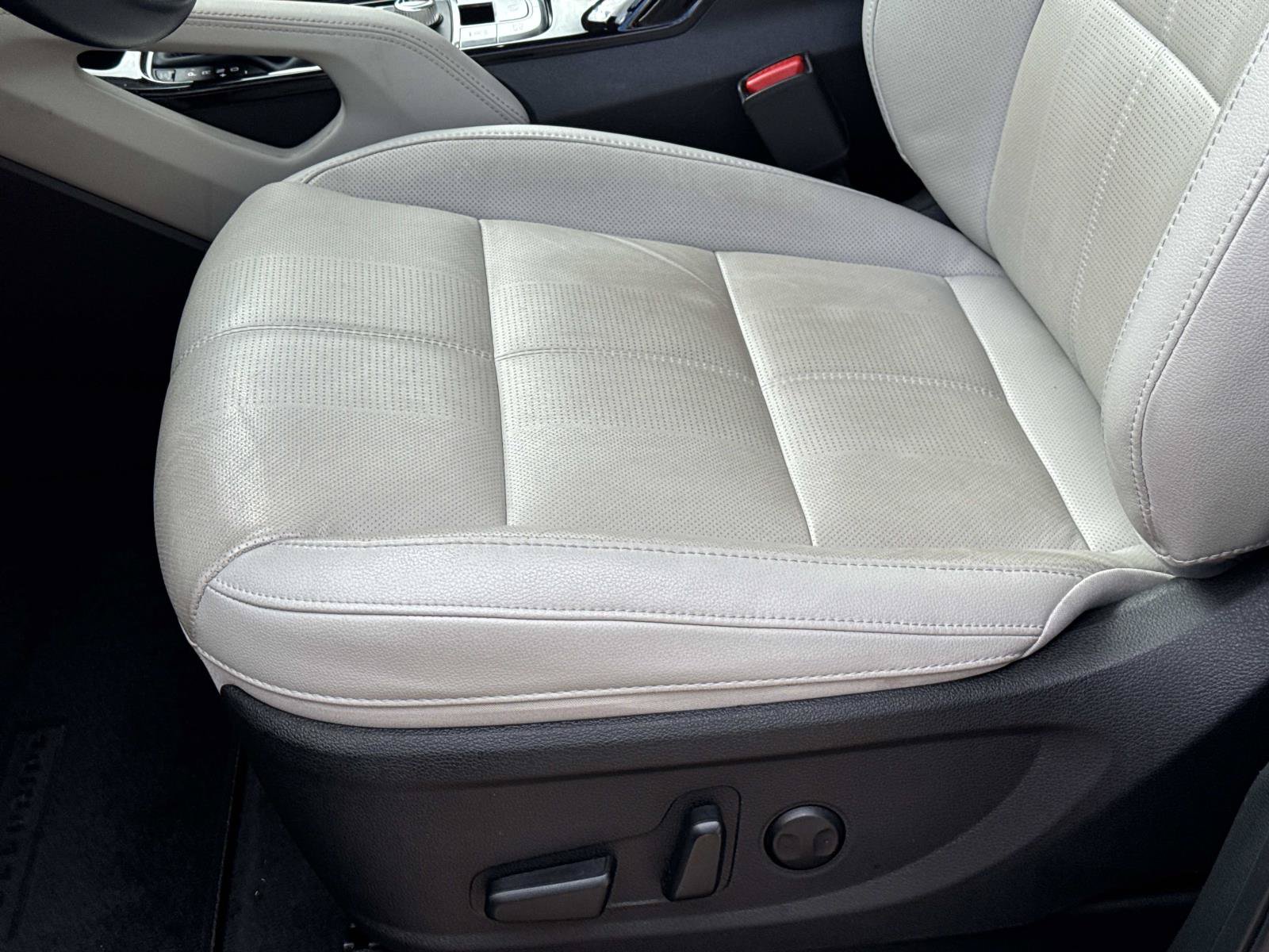 Used 2023 Kia Telluride EX FWD image 12