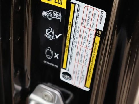 Used 2021 Jeep Wrangler Unlimited Sahara AWD/4WD image 29