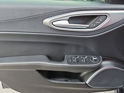 Used 2023 Alfa Romeo Giulia Veloce image 11