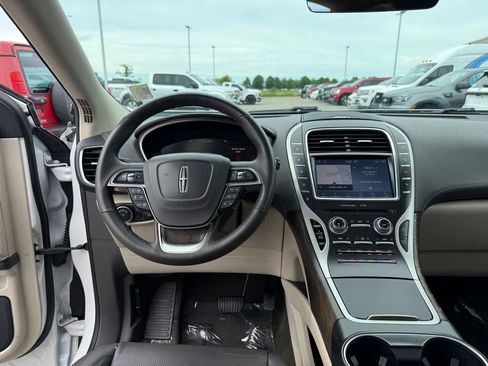 Used 2019 Lincoln Nautilus Reserve FWD image 15