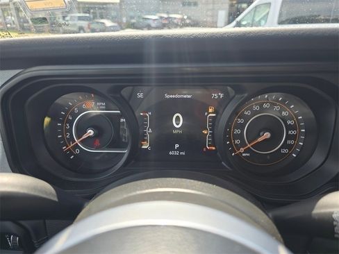 Used 2024 Jeep Wrangler Sahara image 30