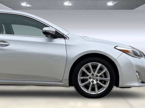 Used 2013 Toyota Avalon Limited w/ Technology Pkg FWD image 36