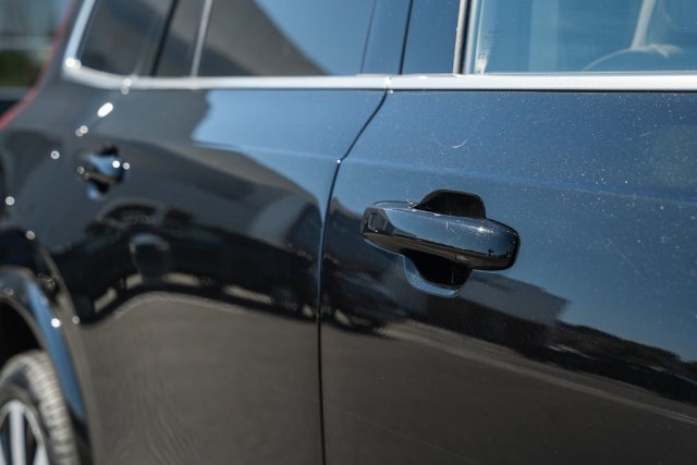Certified 2025 Volvo XC90 T8 Plus w/ Protection Package Premier AWD/4WD image 17