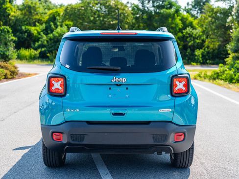 Used 2022 Jeep Renegade Latitude AWD/4WD image 6