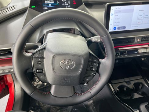 Used 2025 Toyota Prius Plug-In Hybrid image 11