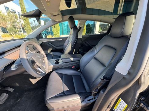 Used 2024 Tesla Model Y 2WD image 10