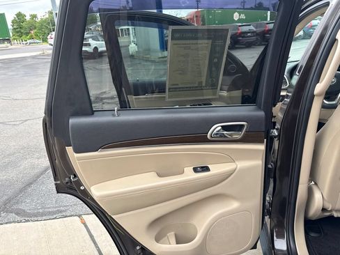 Used 2017 Jeep Grand Cherokee Limited w/ Luxury Group II AWD/4WD image 31