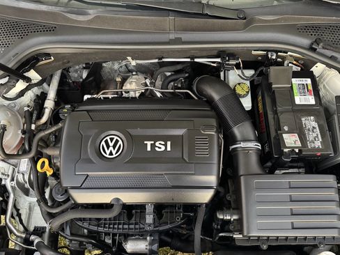 Used 2018 Volkswagen Golf S image 18