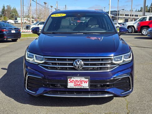Used 2024 Volkswagen Tiguan SEL R-Line image 2