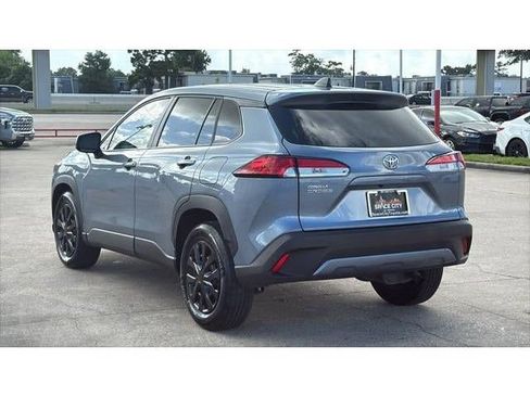 Certified 2025 Toyota Corolla Cross L FWD image 3