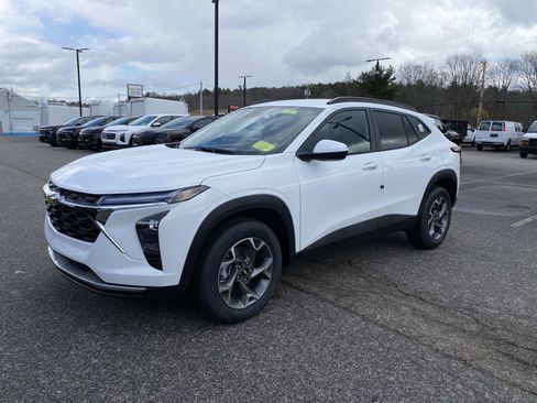 New 2026 Chevrolet Trax LT w/ Driver Confidence Package FWD image 1