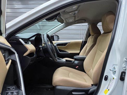 Used 2025 Toyota RAV4 LE AWD/4WD image 14
