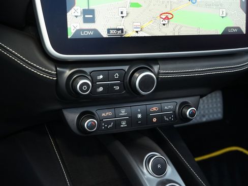 Used 2019 Ferrari Portofino image 16