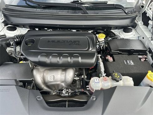 Used 2023 Jeep Cherokee Altitude Lux image 17