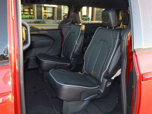 New 2026 Chrysler Pacifica Limited w/ S Appearance Package image 14