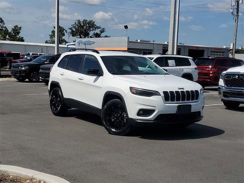 Used 2023 Jeep Cherokee Altitude Lux image 38