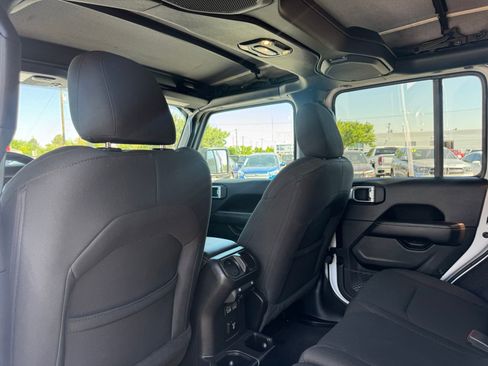 Used 2022 Jeep Wrangler Unlimited Sahara image 22