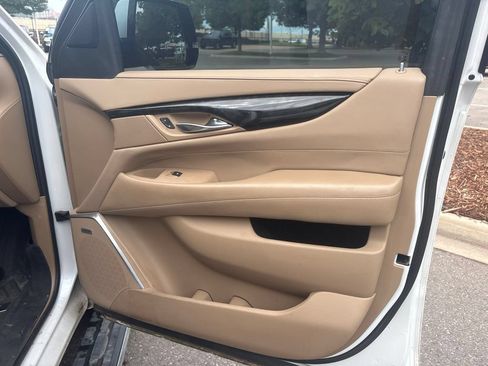 Used 2018 Cadillac Escalade Platinum AWD/4WD image 28