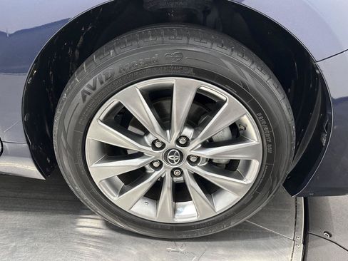 Used 2017 Toyota Camry XLE w/ Moonroof Package FWD image 9