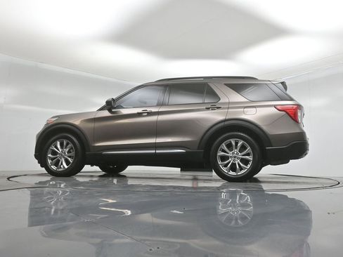 Certified 2021 Ford Explorer XLT w/ Equipment Group 202A RWD image 50