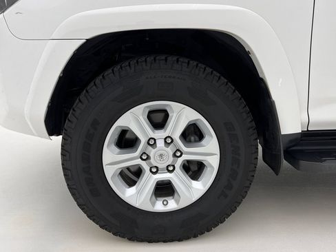 Used 2018 Toyota 4Runner SR5 Premium AWD/4WD image 27
