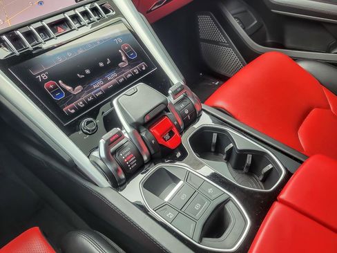 Used 2019 Lamborghini Urus image 18