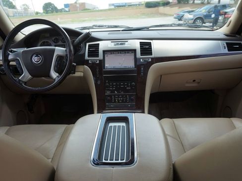 Used 2013 Cadillac Escalade Premium image 34