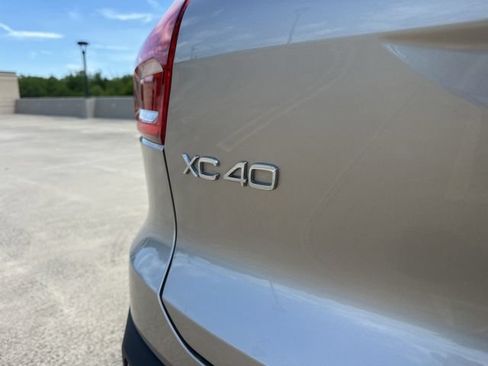 Certified 2023 Volvo XC40 B5 Plus w/ Climate Package AWD/4WD image 36