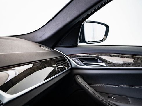 Used 2023 BMW 540i w/ M Sport Package image 34