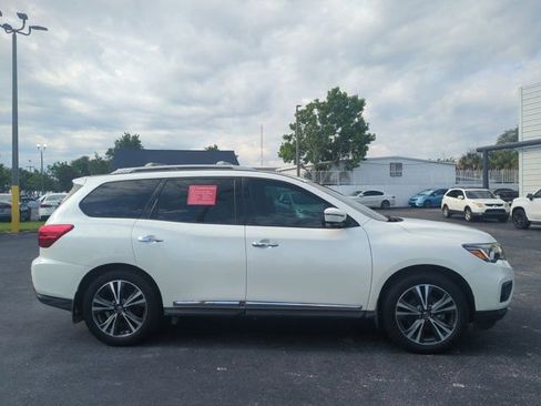 Used 2020 Nissan Pathfinder Platinum FWD image 4