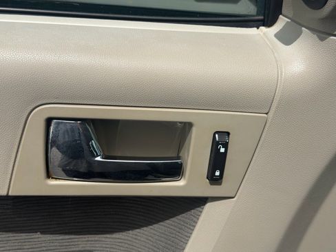 Used 2011 MAZDA Tribute i Sport image 17