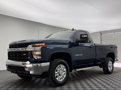 Used 2022 Chevrolet Silverado 2500 LT w/ Convenience Package RWD image 2