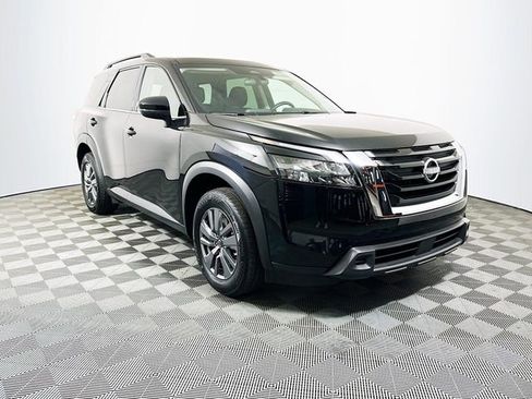 Used 2025 Nissan Pathfinder SV image 1