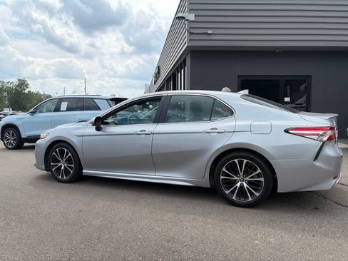 Used 2020 Toyota Camry SE FWD image 8