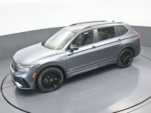 Used 2022 Volkswagen Tiguan SE R-Line image 54