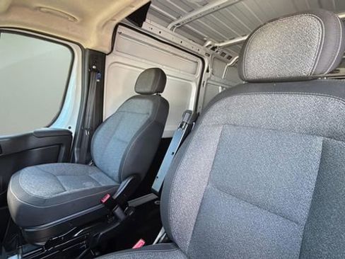 Used 2025 RAM ProMaster 2500 w/ Convenience Group FWD image 19