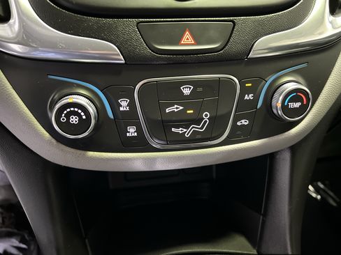 Certified 2021 Chevrolet Equinox LS w/ LS Convenience Package FWD image 20