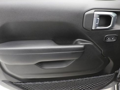 Used 2023 Jeep Wrangler Unlimited w/ Sun & Screen Package image 15