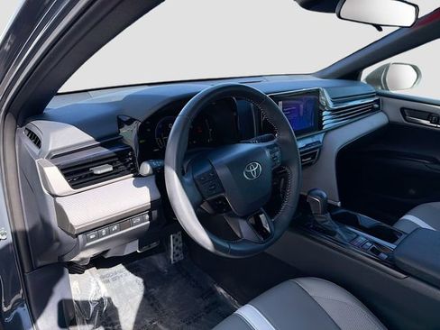 Used 2025 Toyota Camry SE FWD image 9