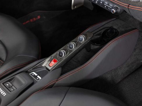 Used 2022 Ferrari F8 Tributo RWD image 39