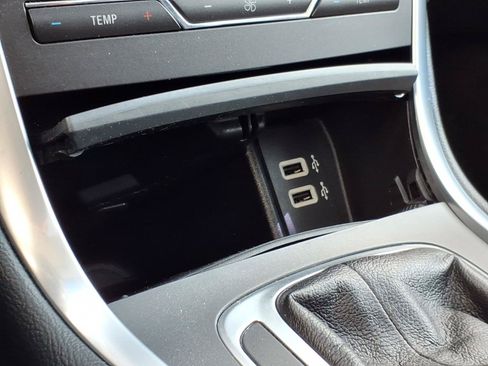 Used 2018 Ford Edge Titanium w/ Equipment Group 301A AWD/4WD image 28