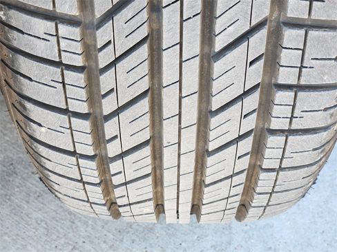 Used 2025 Cadillac XT4 Premium Luxury image 11