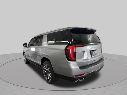 Used 2025 GMC Yukon XL Denali Ultimate AWD/4WD image 8