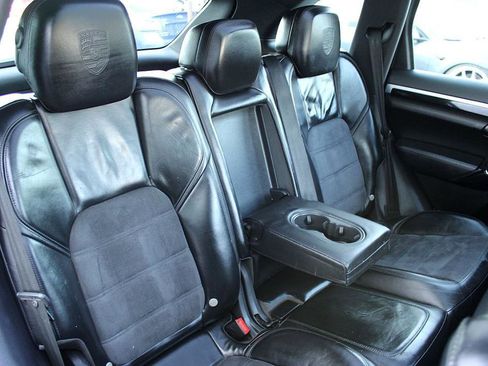 Used 2018 Porsche Cayenne Platinum Edition image 21