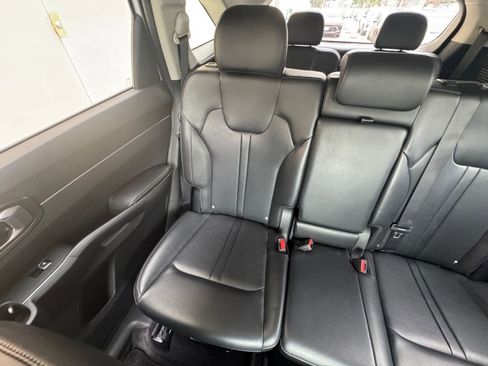 Used 2024 Kia Sorento S image 41