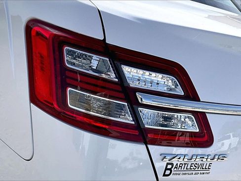 Used 2018 Ford Taurus Limited image 25