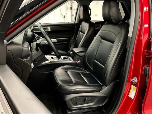 Used 2022 Ford Explorer XLT w/ Equipment Group 202A AWD/4WD image 24