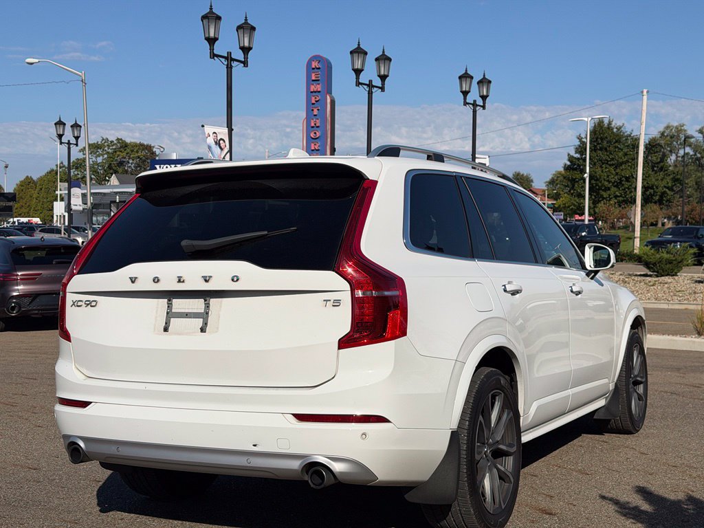 Used 2018 Volvo XC90 T5 Momentum w/ Momentum Plus Package FWD image 5