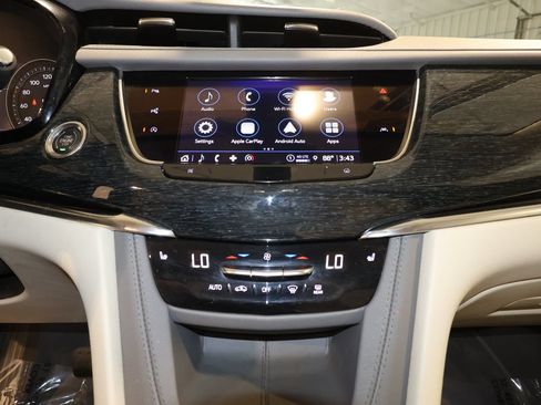 Certified 2022 Cadillac XT6 Premium Luxury w/ Technology Package AWD/4WD image 17